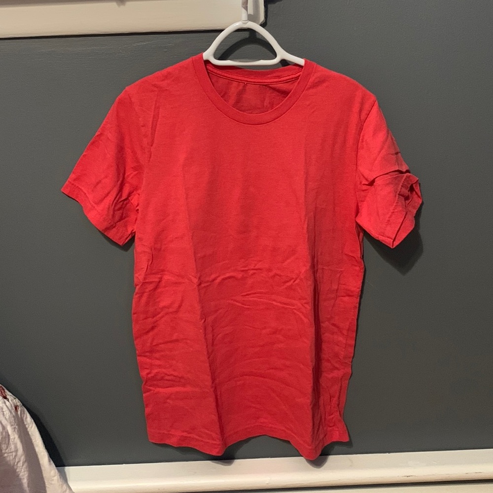 PLAIN RED TSHIRT
